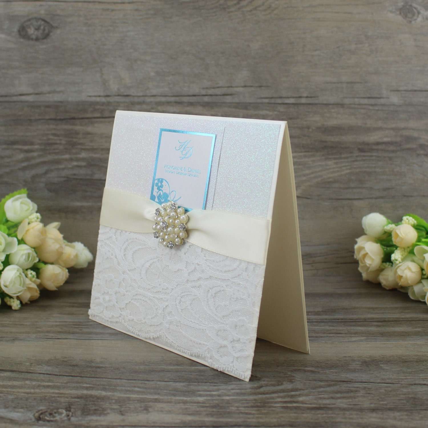 Lace Invitation Card Glitter Wedding Card with Buckle Decoration Made in China